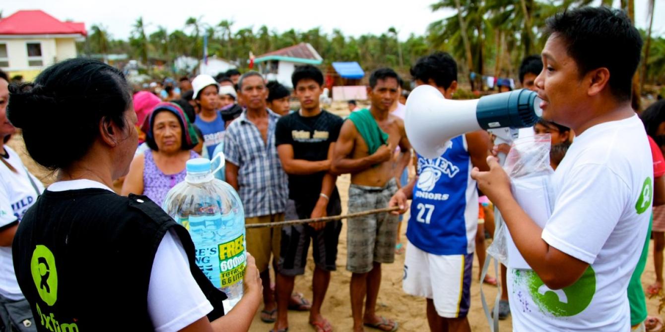 RAT Eastern Samar Organized Distribution of Water in Brgy. Batang, Hernani, Eastern Samar (Photo: Jire Carreon) RAT Eastern Samar Organized Distribution of Water in Brgy. Batang, Hernani, Eastern Samar (Photo: Jire Carreon)
