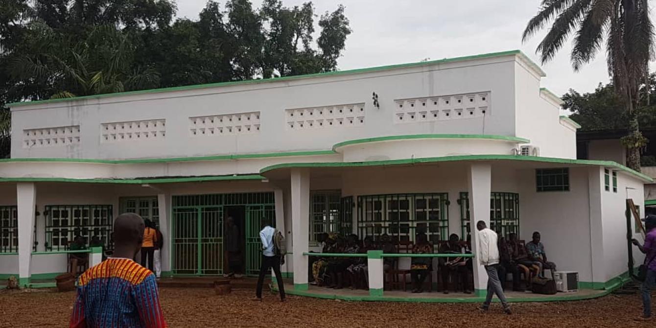10 juillet 2019 – La Maison de la société civile centrafricaine ouvre ses portes à Bangui. Elle est le fruit d’un consortium entre Oxfam et Bioforce. © Oxfam La Maison de la société civile centrafricaine ouvre ses portes à Bangui. Elle est le fruit d’un consortium entre Oxfam et Bioforce. © Oxfam