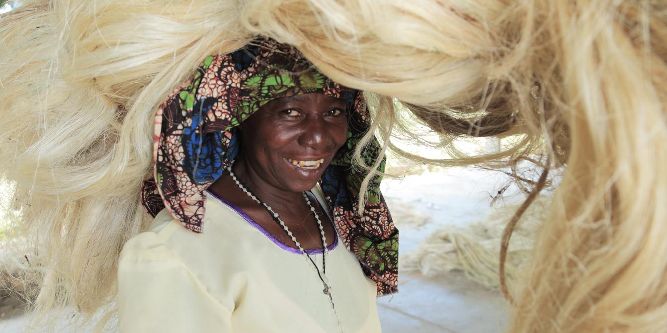 Suzanne is a sisal producer from Shinyanga region in Tanzania. Photo: Bill Marwa/Oxfam Suzanne is a sisal producer from Shinyanga region in Tanzania. Photo: Bill Marwa/Oxfam