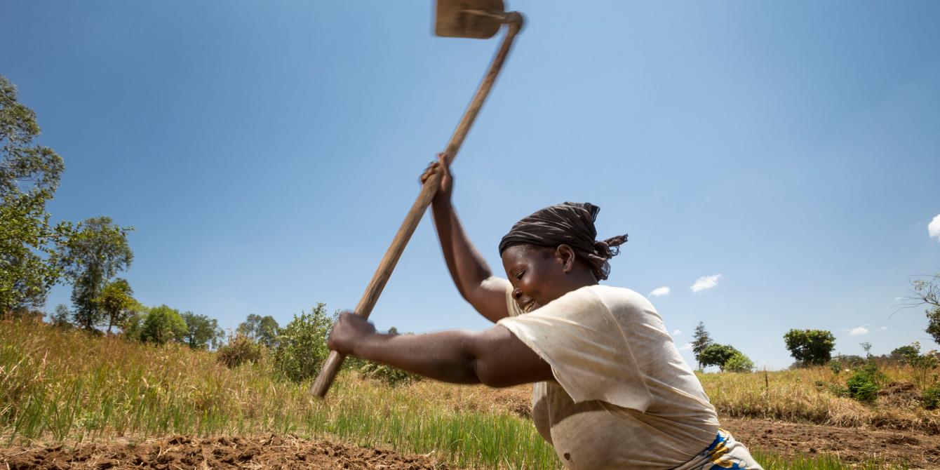 Juliet Titirach from Nebbi district working on her farmland, preparing for the planting season. Photo credit: Petterik Wiggers/Hollandse Hoogte/Oxfam